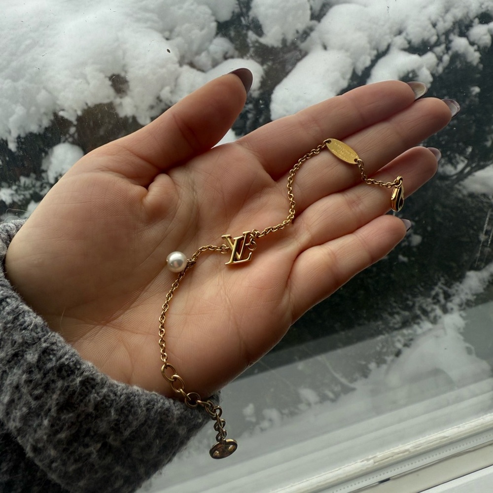Louis Vuitton Gold Bracelet with Pearl Charm - Picture 3 of 6